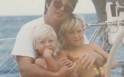 [Podcast] L’école sur un bateau jusqu’à 11 ans, une enfance dans la nature avec tout et peu à la fois.